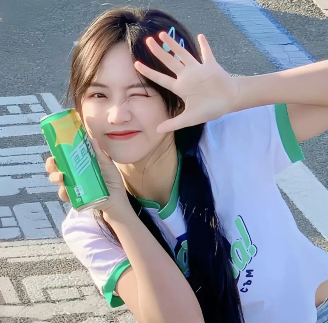 他从火光中走来